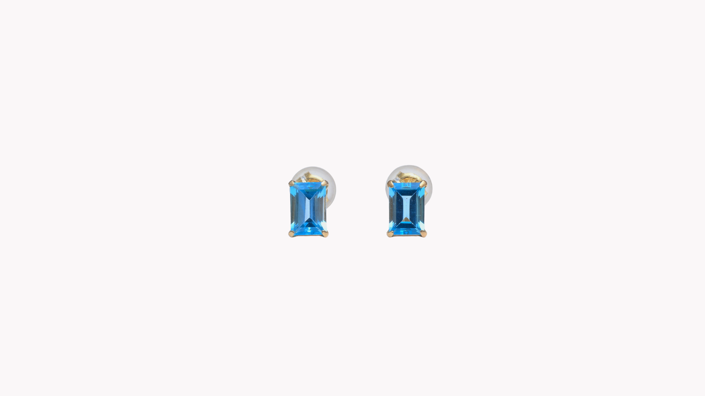 ブルートパーズ1.4ctをあしらったK18イエローゴールドピアス 2