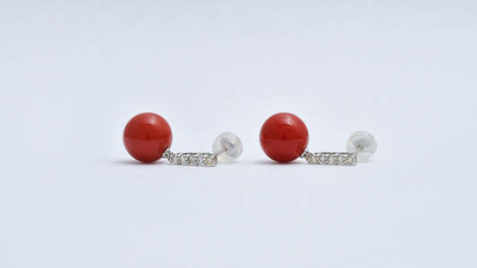 Frosted Rouge ― K18WG スーパーグレード サンゴ × ダイヤ ピアス