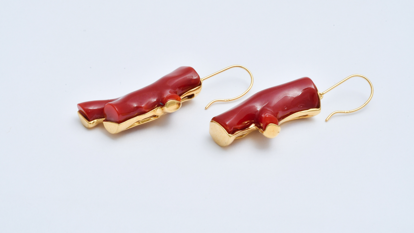 本赤サンゴをあしらったK18イエローゴールドピアス 2